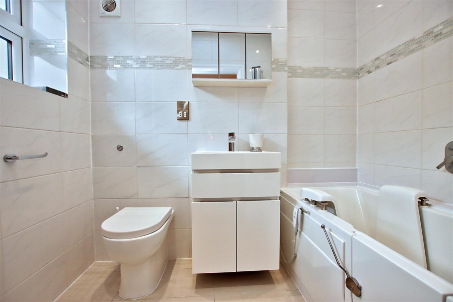 Images for Grosvenor Road, Borehamwood EAID:SIMMONSESTAPI BID:1