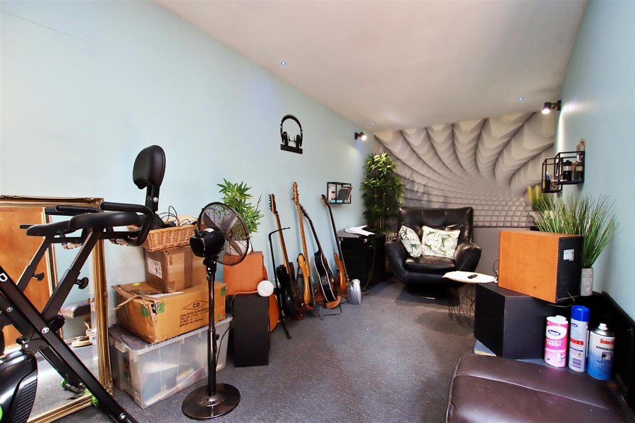 Images for Whitehouse Avenue, Borehamwood EAID:SIMMONSESTAPI BID:1