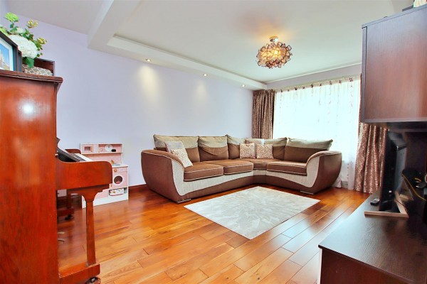 Neagle Close, Borehamwood - EAID:SIMMONSESTAPI, BID:1