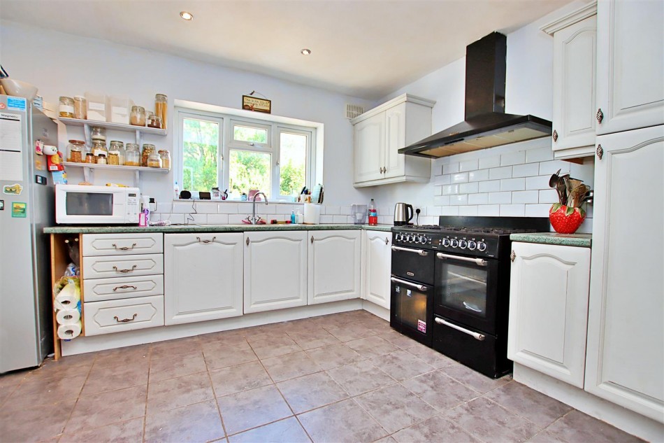 Images for Furzehill Road, Borehamwood EAID:SIMMONSESTAPI BID:1