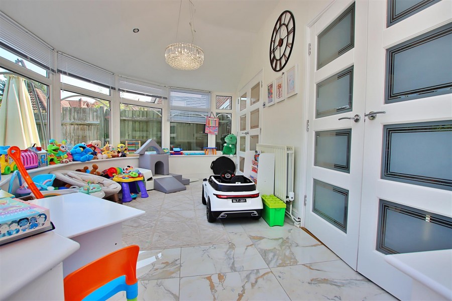 Images for Theobald Street, Borehamwood EAID:SIMMONSESTAPI BID:1