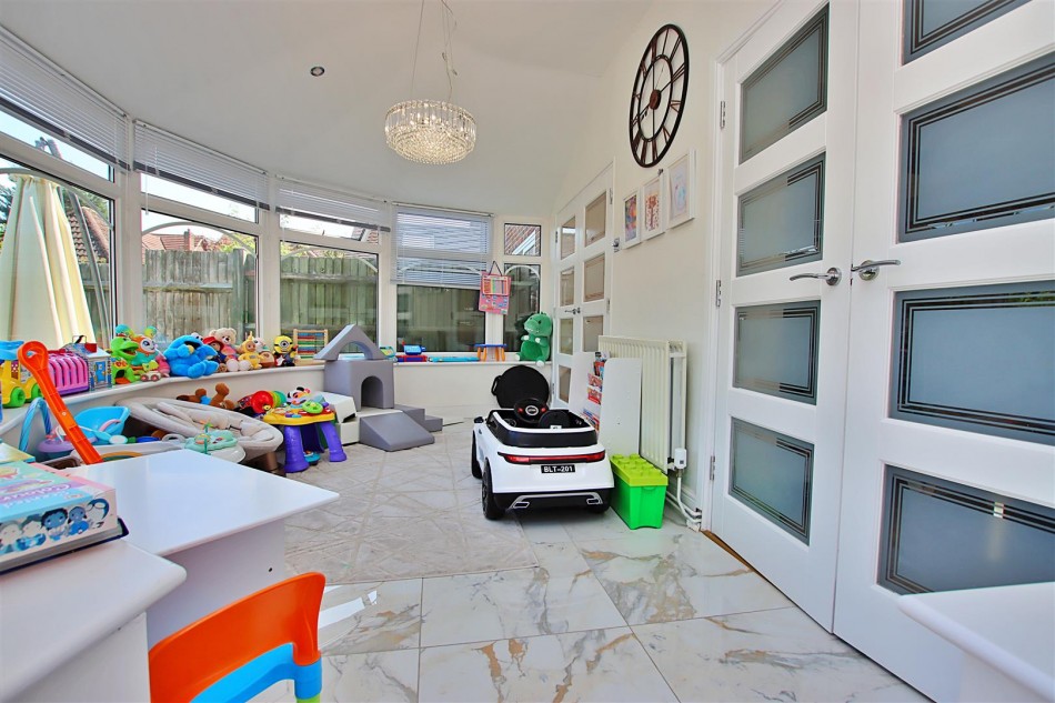 Images for Theobald Street, Borehamwood EAID:SIMMONSESTAPI BID:1