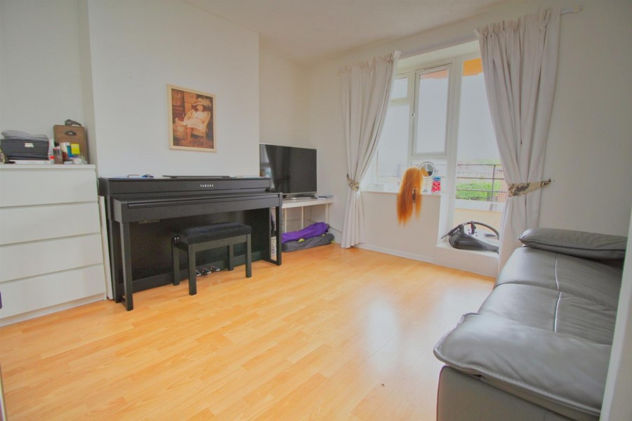 Images for Tempsford Avenue, Borehamwood EAID:SIMMONSESTAPI BID:1