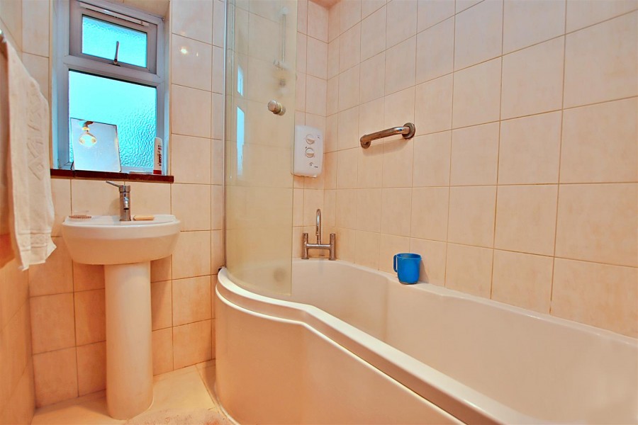 Images for Crown Road, Borehamwood EAID:SIMMONSESTAPI BID:1