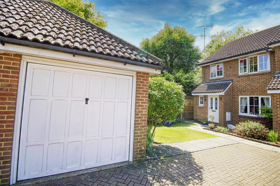 Images for Dunster Court, Borehamwood EAID:SIMMONSESTAPI BID:1