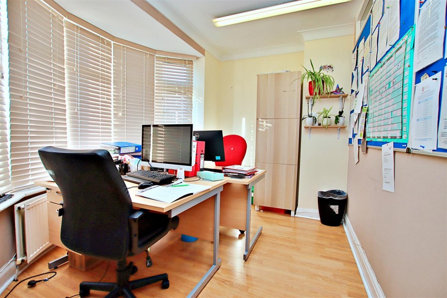 Images for Furzehill Road, Borehamwood EAID:SIMMONSESTAPI BID:1