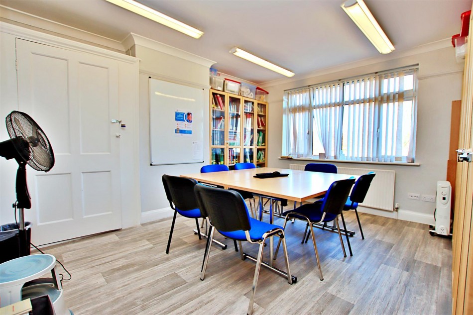 Images for Furzehill Road, Borehamwood EAID:SIMMONSESTAPI BID:1