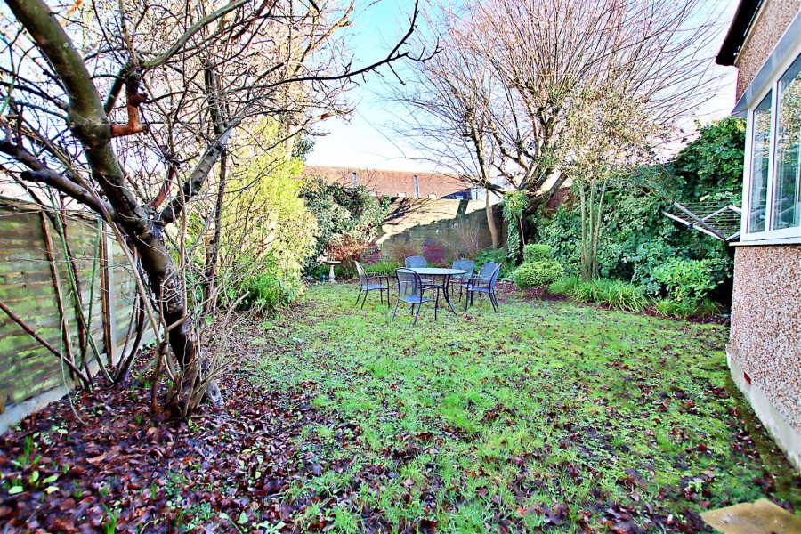 Images for Furzehill Road, Borehamwood EAID:SIMMONSESTAPI BID:1