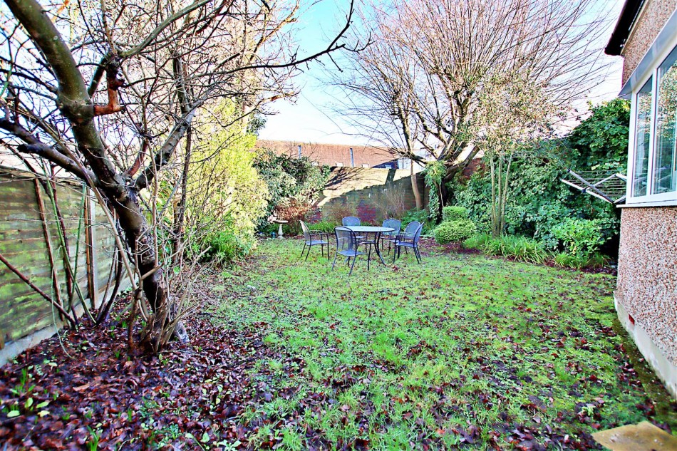 Images for Furzehill Road, Borehamwood EAID:SIMMONSESTAPI BID:1