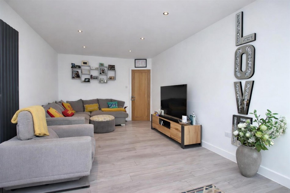 Images for Grosvenor Road, Borehamwood EAID:SIMMONSESTAPI BID:1