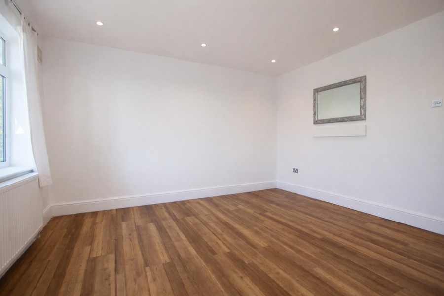 Images for Theobald Street, Borehamwood EAID:SIMMONSESTAPI BID:1