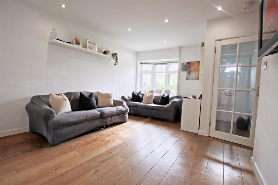 Images for Almond Way, Borehamwood EAID:SIMMONSESTAPI BID:1