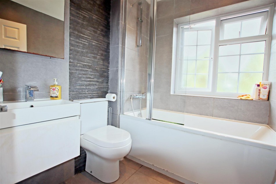 Images for Almond Way, Borehamwood EAID:SIMMONSESTAPI BID:1