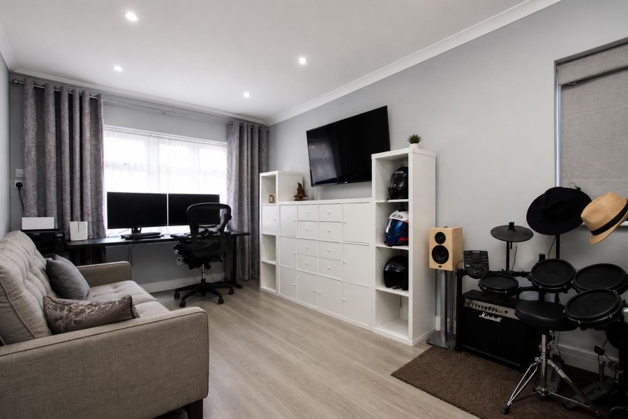 Images for Theobald Street, Borehamwood EAID:SIMMONSESTAPI BID:1