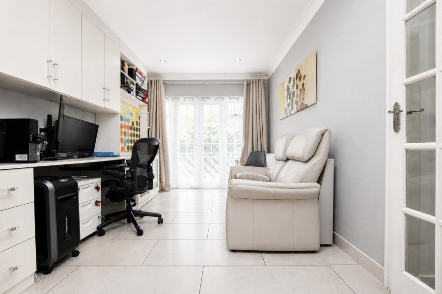 Images for Theobald Street, Borehamwood EAID:SIMMONSESTAPI BID:1