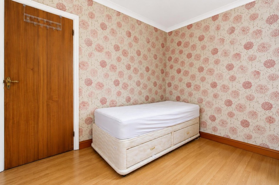 Images for Furzehill Road, Borehamwood EAID:SIMMONSESTAPI BID:1
