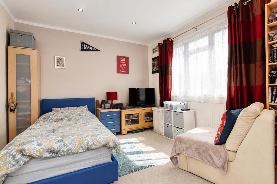 Images for Easton Gardens, Borehamwood EAID:SIMMONSESTAPI BID:1